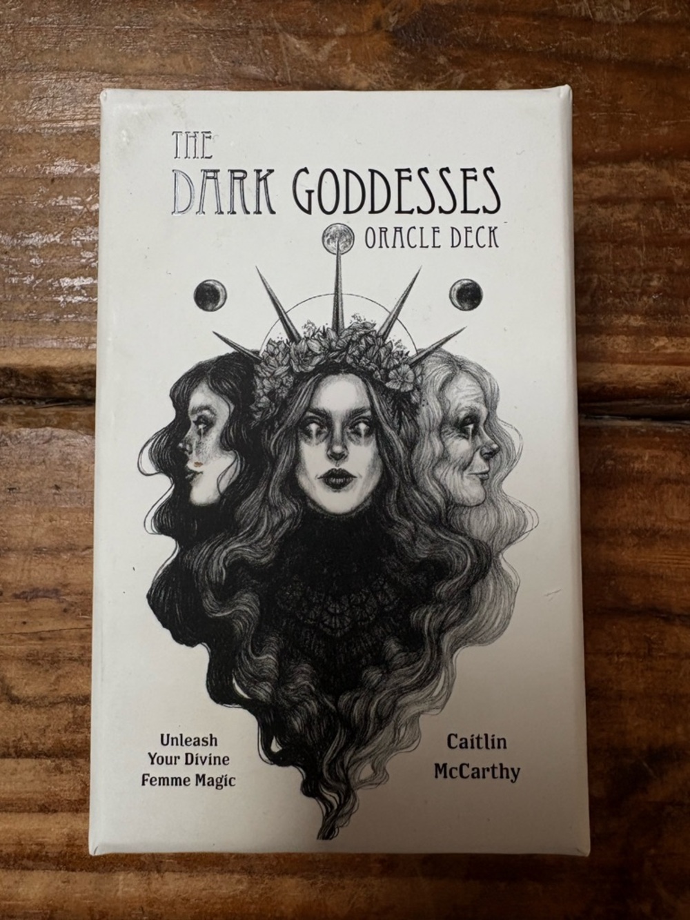 The Dark Goddesses Oracle Deck - Black